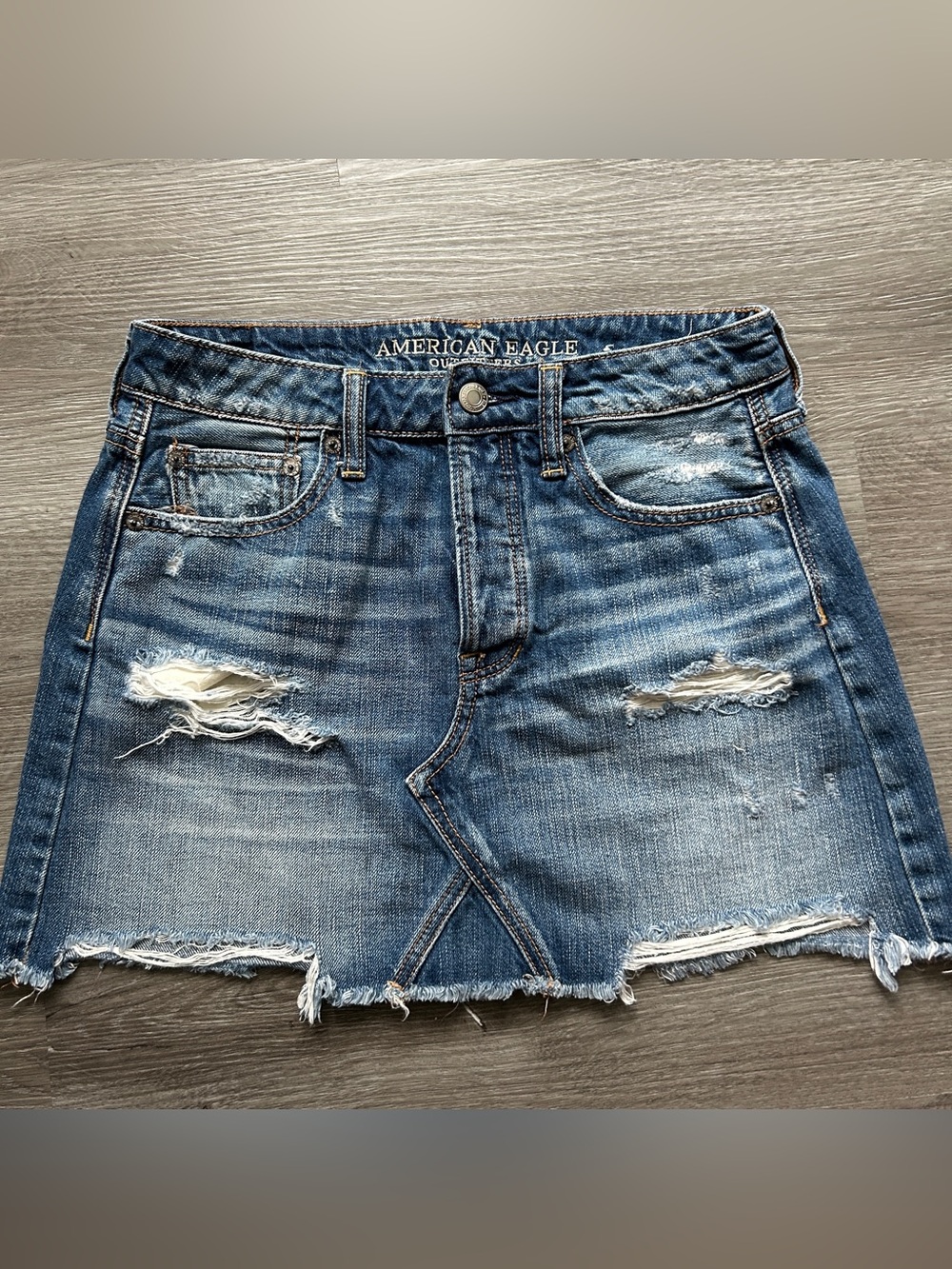 American Eagle Distressed Denim Mini Skirt Size 4 Button Fly Raw Hem Frayed